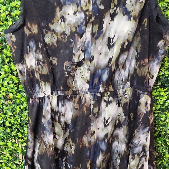 Black and White Sleeveless Sundress with V-Neck for CocktailVera Wang - Picture 11 of 15